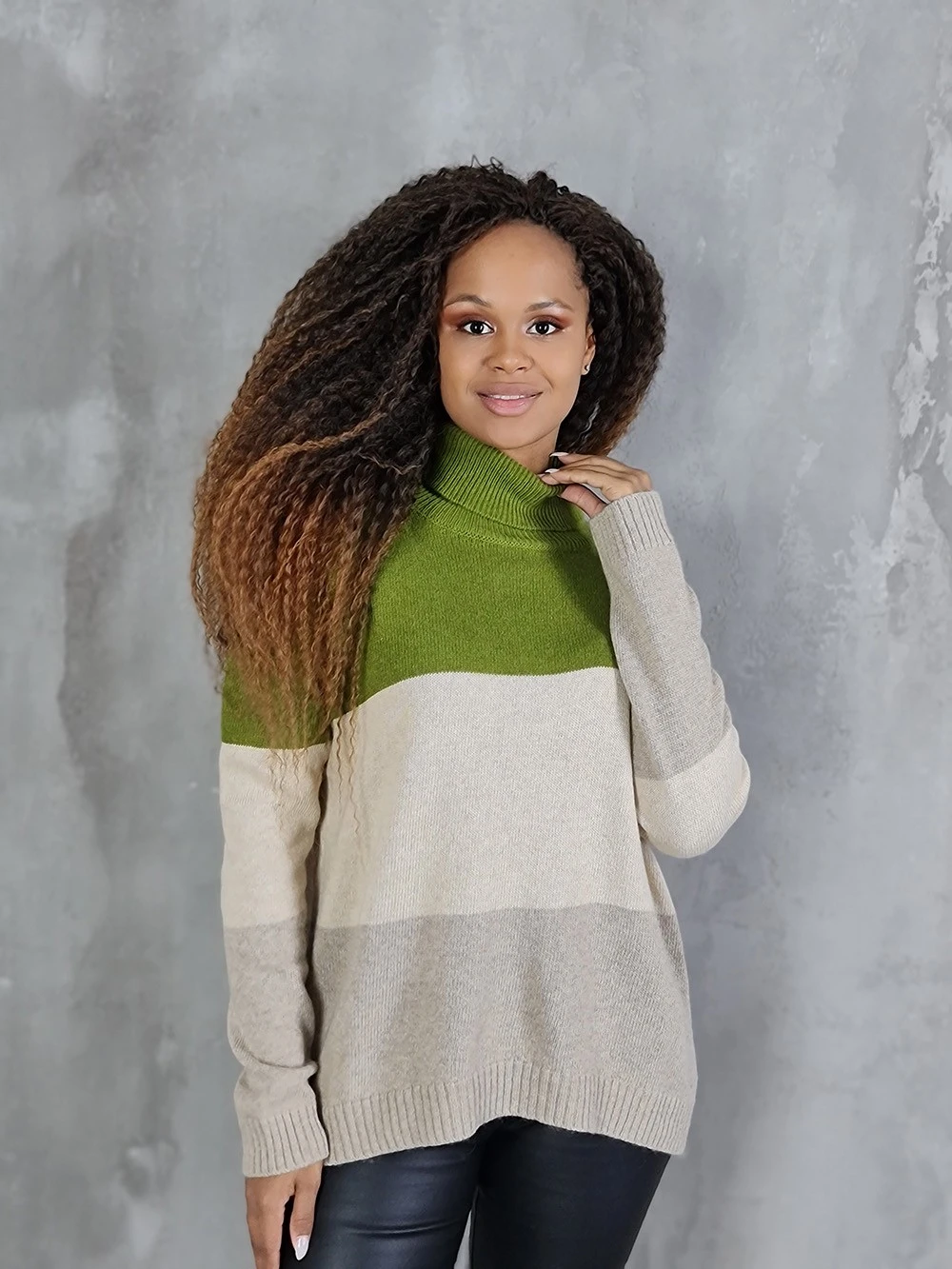 Джемпер Cashmere Blend трёхцветный с высоким горлом хаки/крем/бежевый, фотография №1