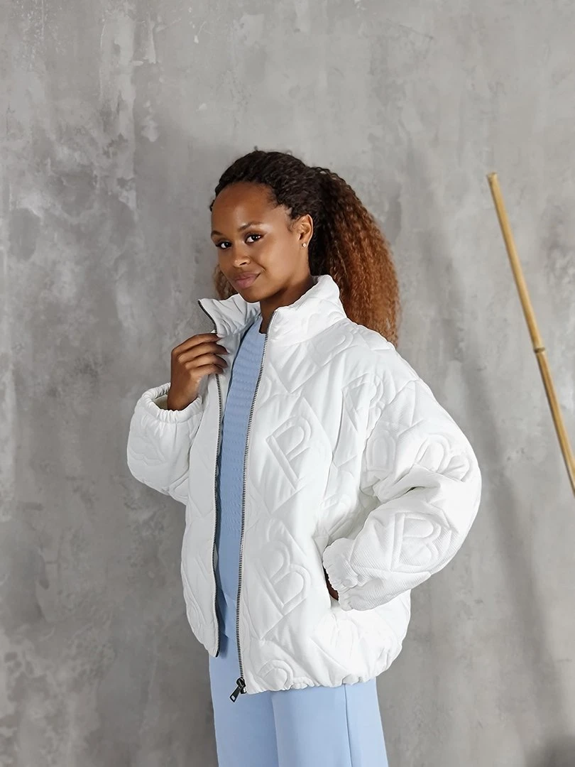 Куртка Barbara Alvisi с буквами и высокой молнией белая, фотография №3