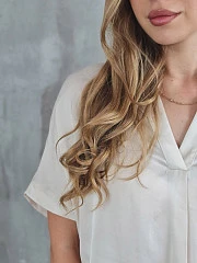 Костюм CLOTHÉ атласный блузка с V-образным вырезом и брюки кремовый, фотография №3