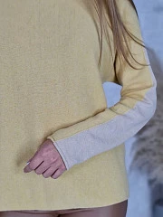 Джемпер Cashmere Blend тонкий с высоким горлом жёлтый/бежевый, фотография №2