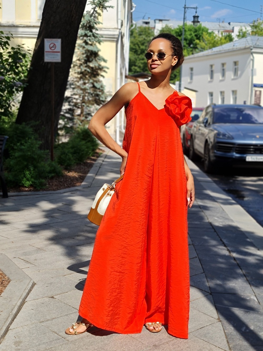 Комбинезон Motel на тонких лямках с брошью алый, фотография №1