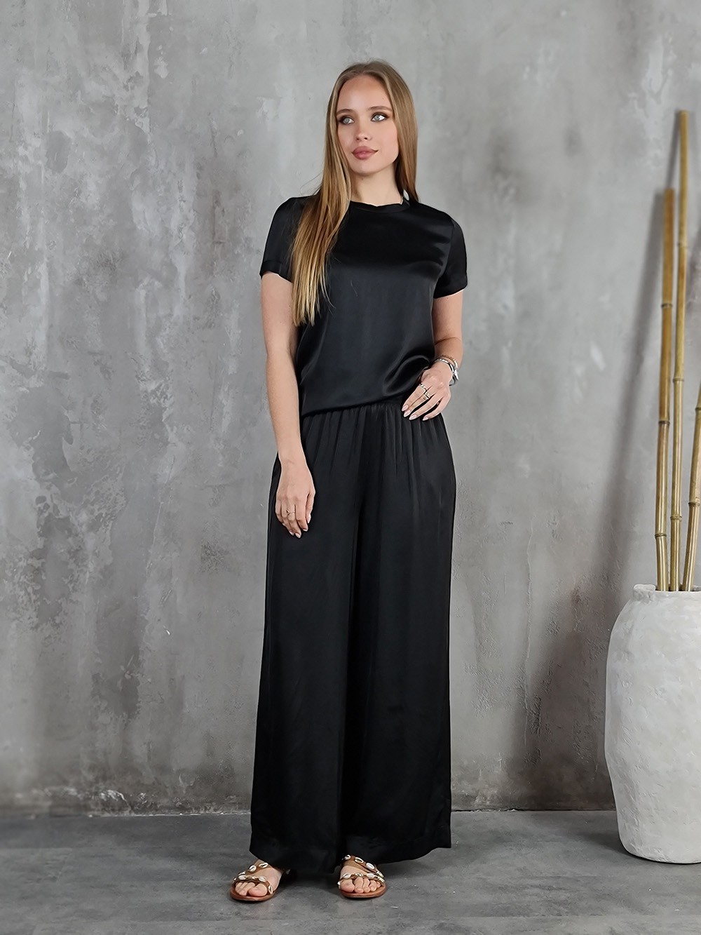 Костюм Vicolo атласный футболка и брюки на резинке черный, фотография №1