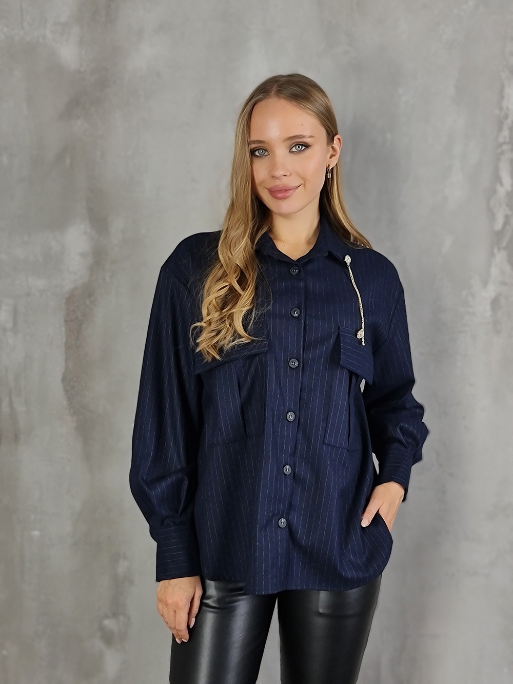 Рубашка Maryley в полоску с золотой брошью-цепью синяя, фотография №1