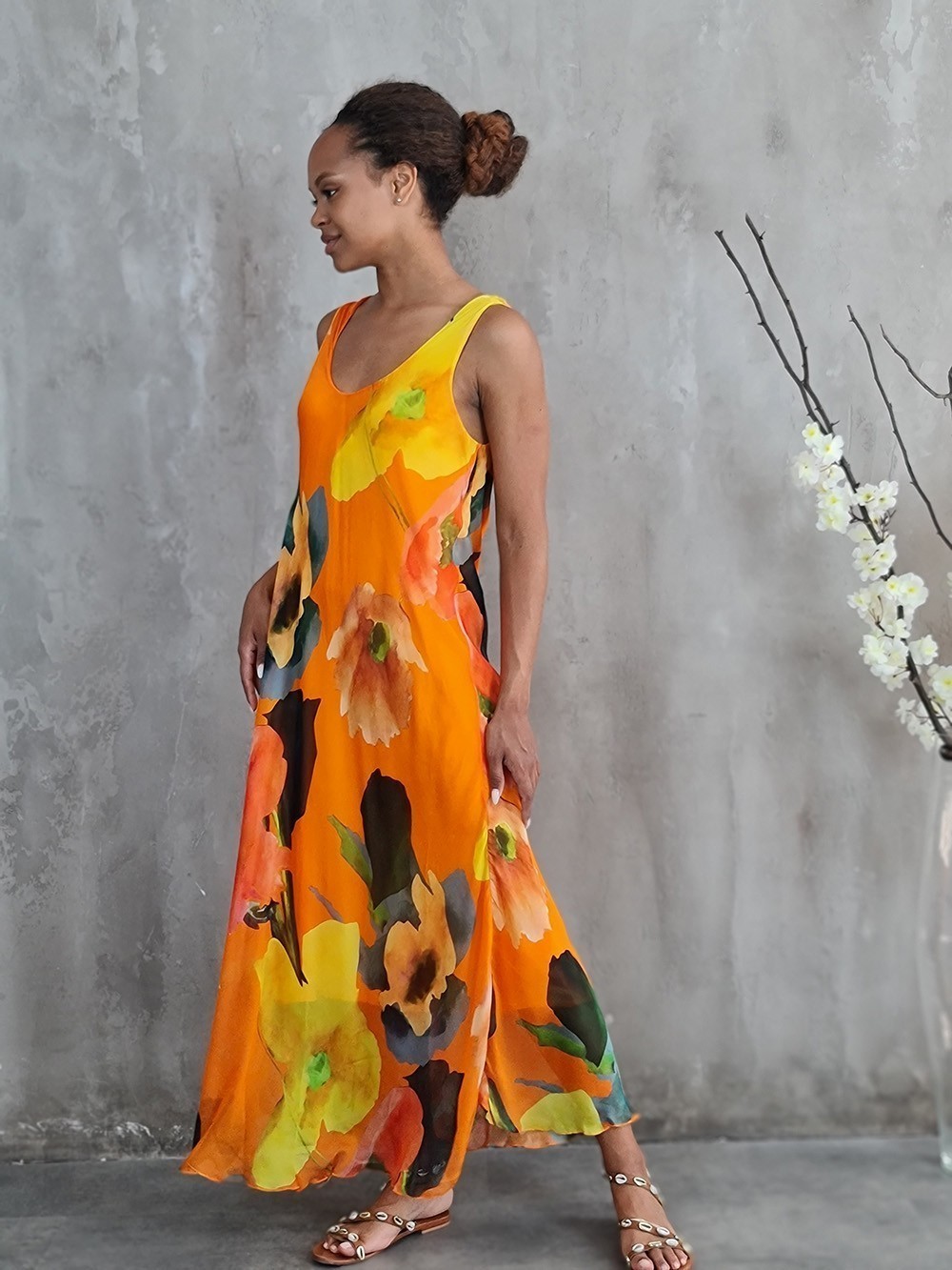 Платье Silk New с цветочным принтом оранжевое, фотография №1