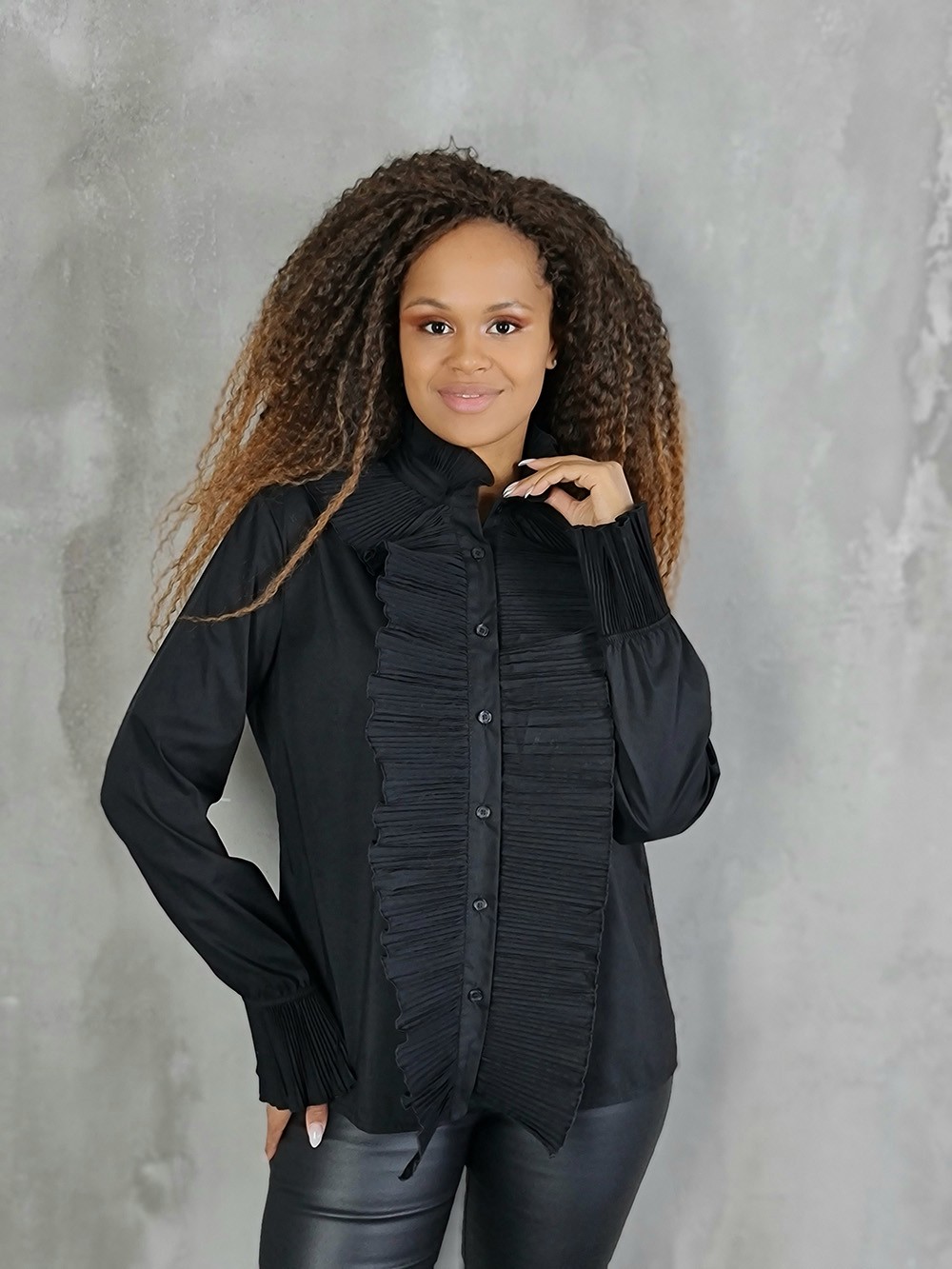 Рубашка MIHO'S с гофрированным воротиником и манжетами чёрная, фотография №1