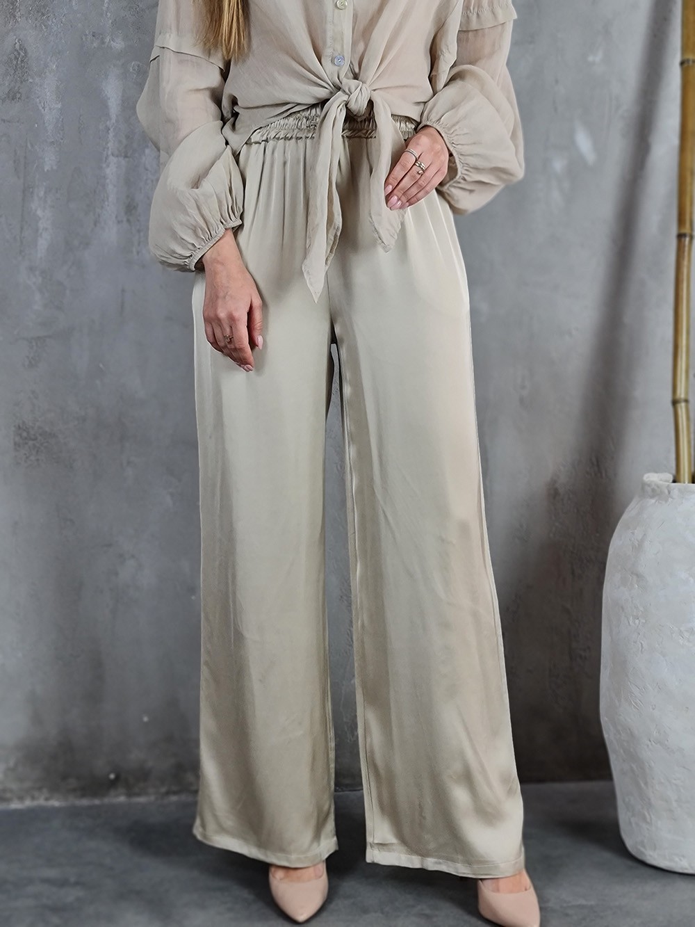 Брюки атласные CLOTHÉ на резинке со шнурками золотистые, фотография №1