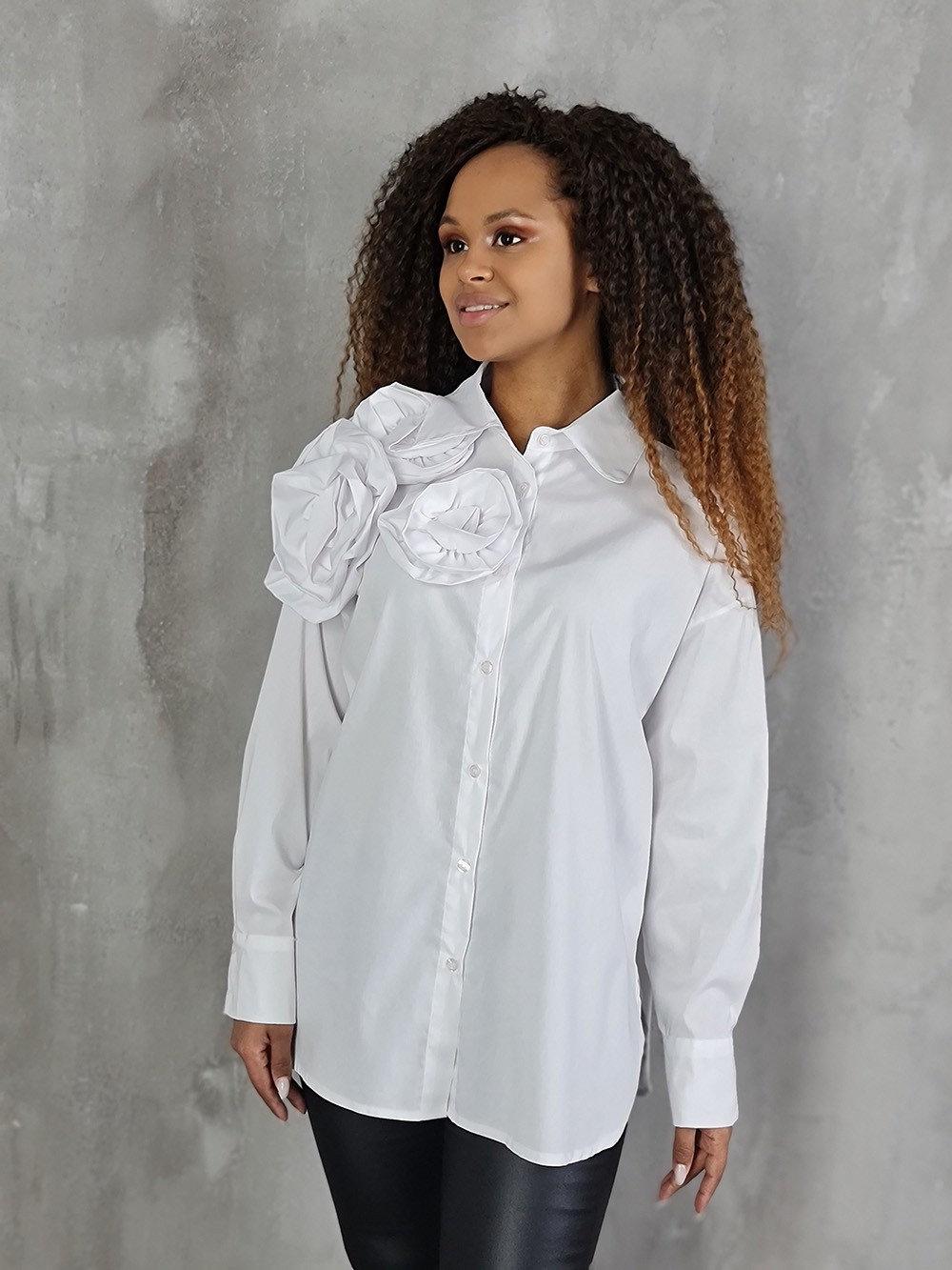Рубашка MIHO'S с розой с правой стороны белая, фотография №1