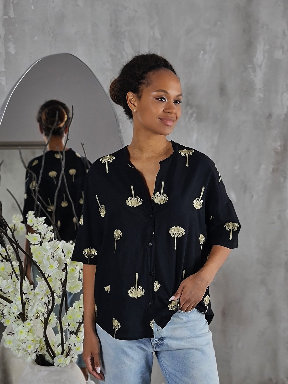 Рубашка Vicolo воздушная с заявязками с вышитыми пальмами черная, фотография №1