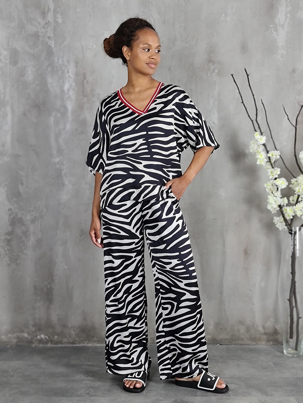 Костюм STAR футболка атласная и брюки черно-белый, фотография №1