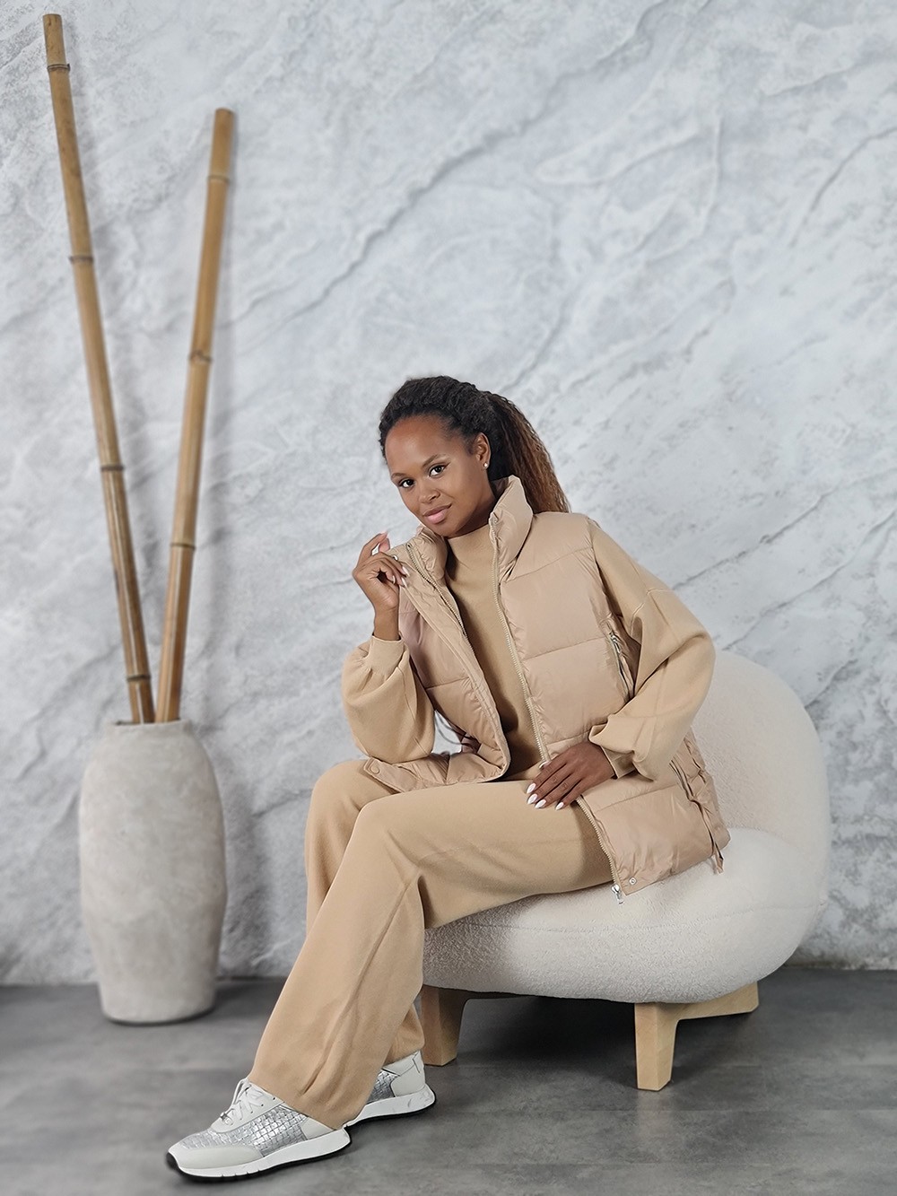 Костюм Lara тройка жилет джемпер брюки песочный, фотография №1