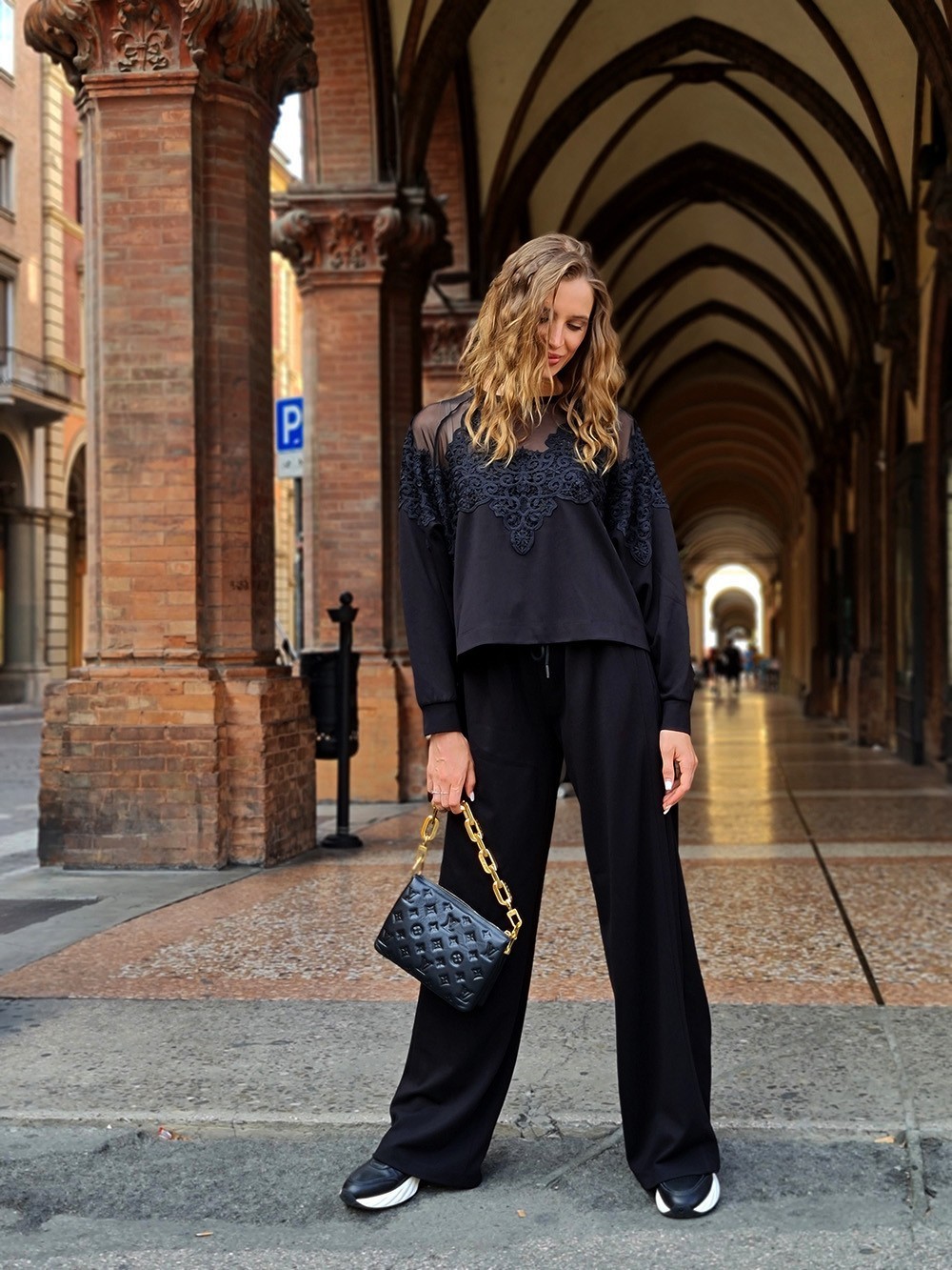 Костюм Imperial свитшот с кружевной и сетчатой вставкой черный, фотография №1