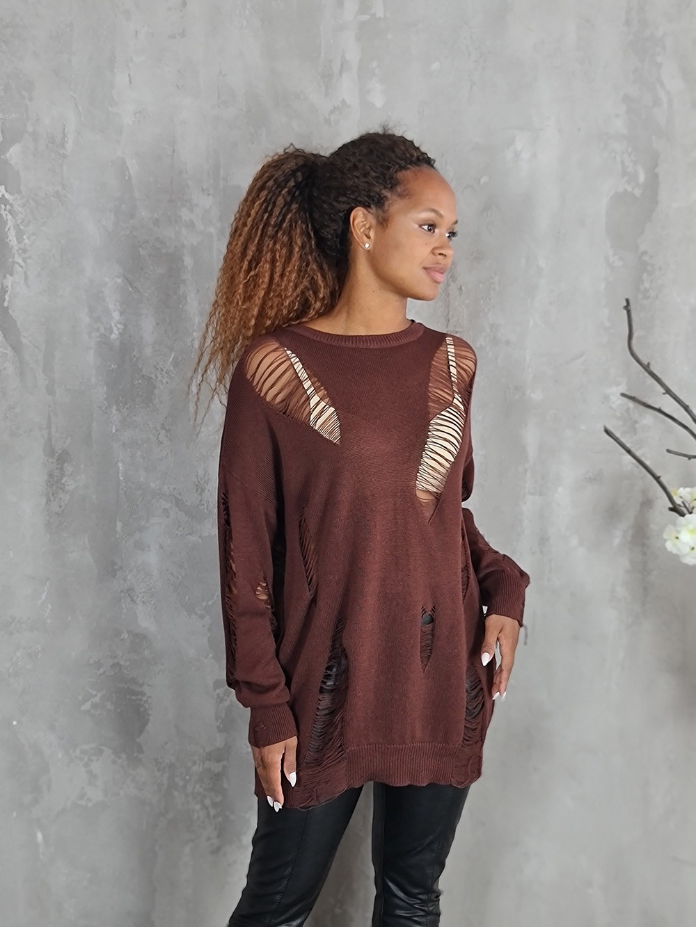 Джемпер Kontatto с рваными вставками коричневый, фотография №1