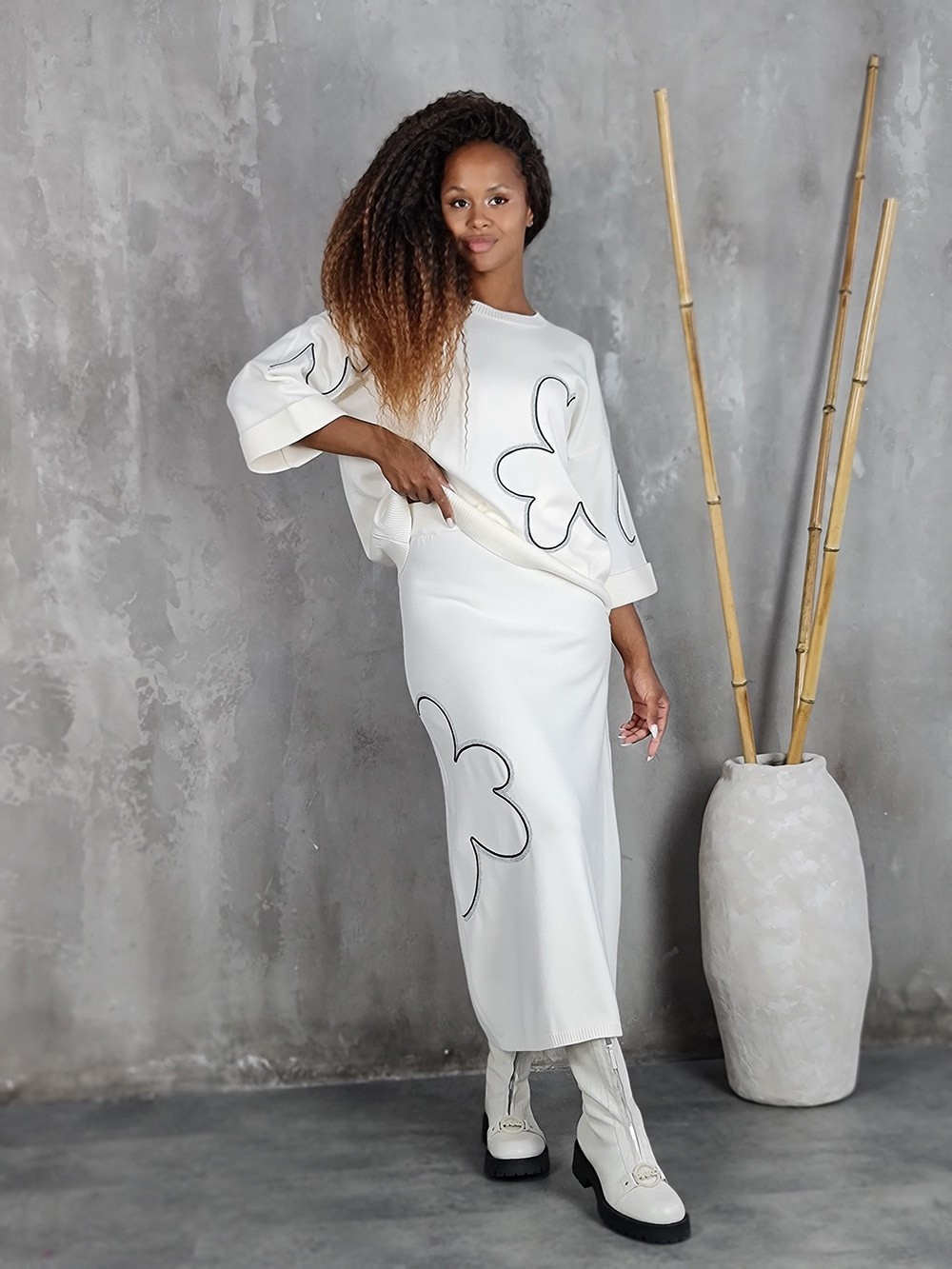 Костюм BEAUTY WOMEN джемпер с вышивкой и юбка белый, фотография №1