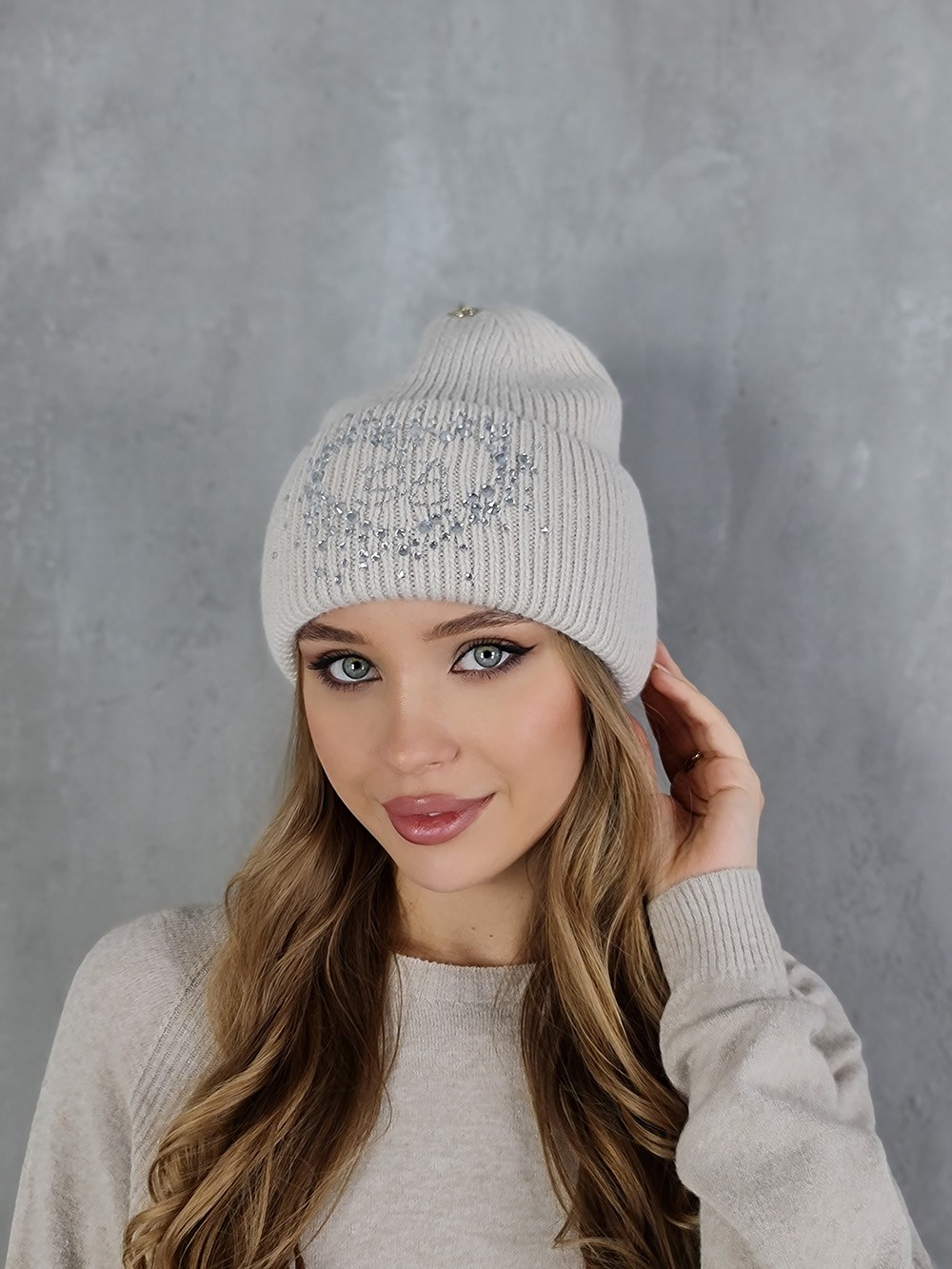 Шапка Blanca с рисунком "Сердце" из страз кремовая , фотография №1