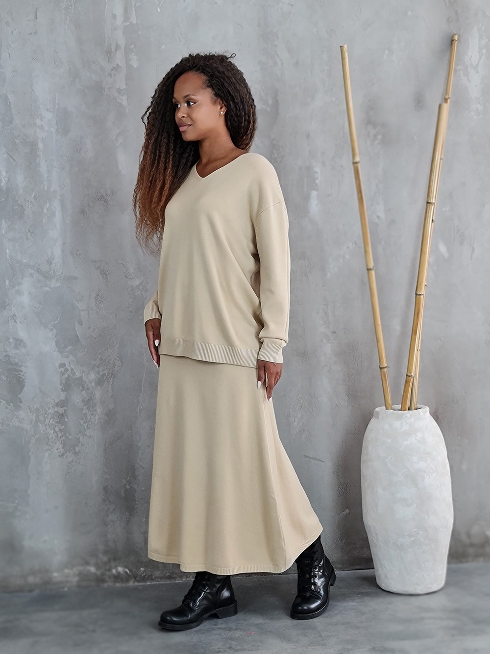 Костюм Lara джемпер и А-образная юбка песочный, фотография №1