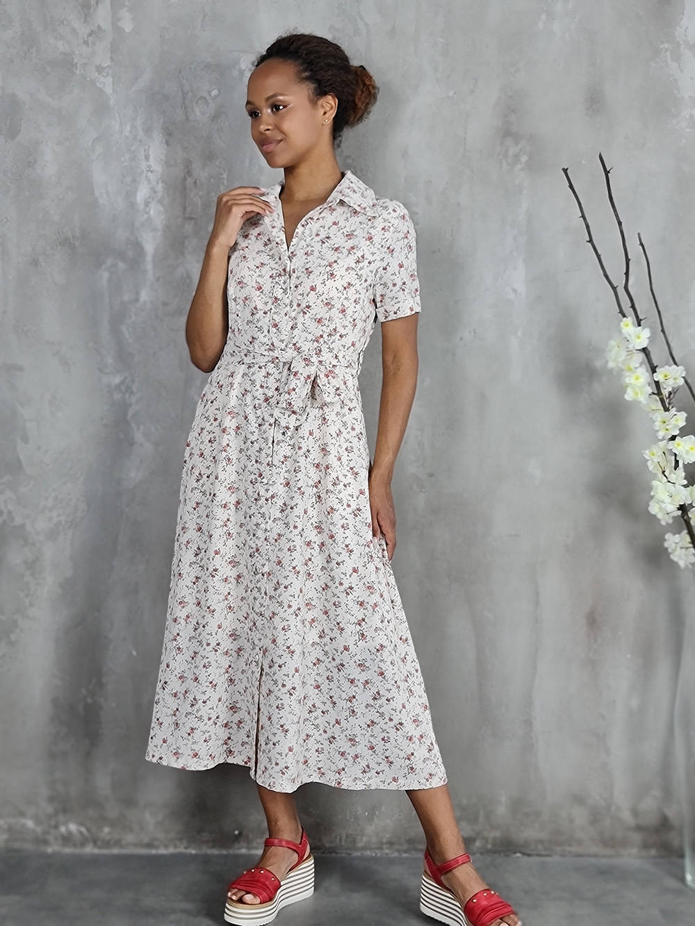 Платье li.fe style с принтом цветочков молочное, фотография №1