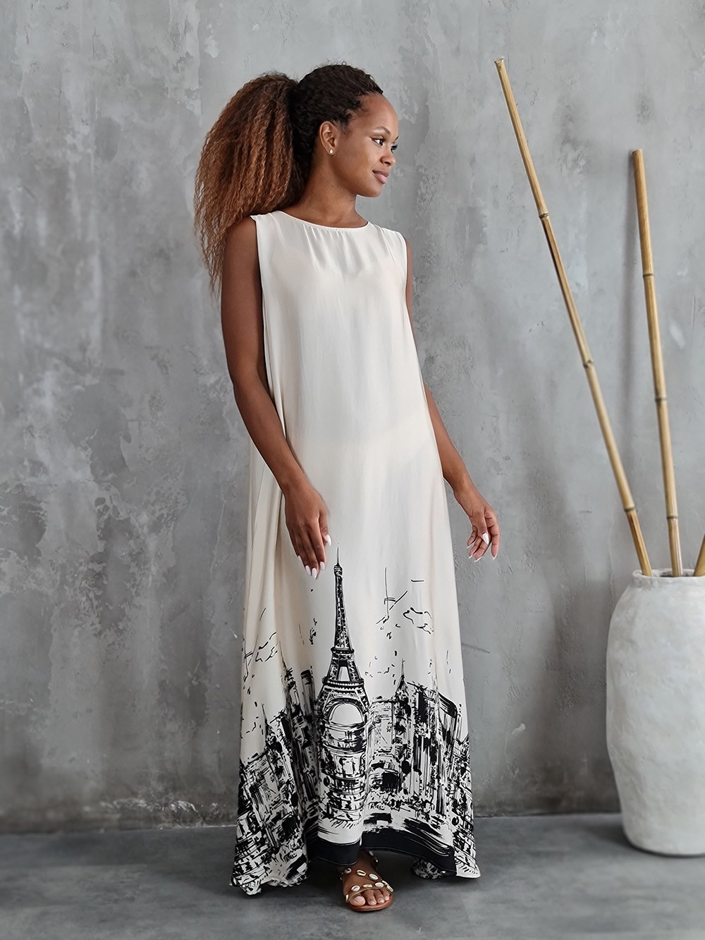 Платье MIHO'S с принтом Парижа на подоле молочное, фотография №1