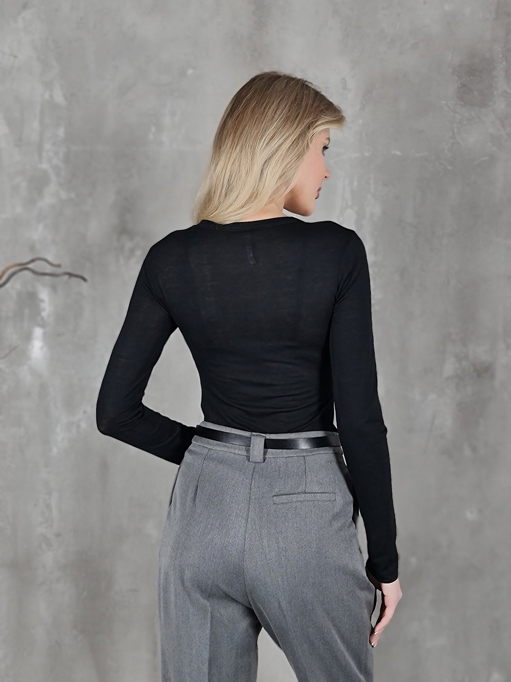 Imperial лонгслив базовый v вырез черный, фотография №3