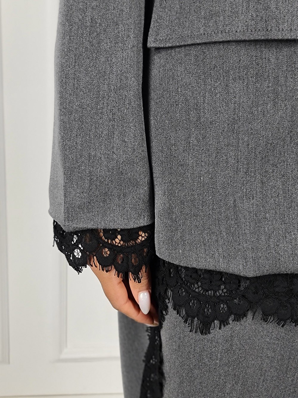 Пиджак Mitica&Co. с черным кружевом на подкладке серый, фотография №5