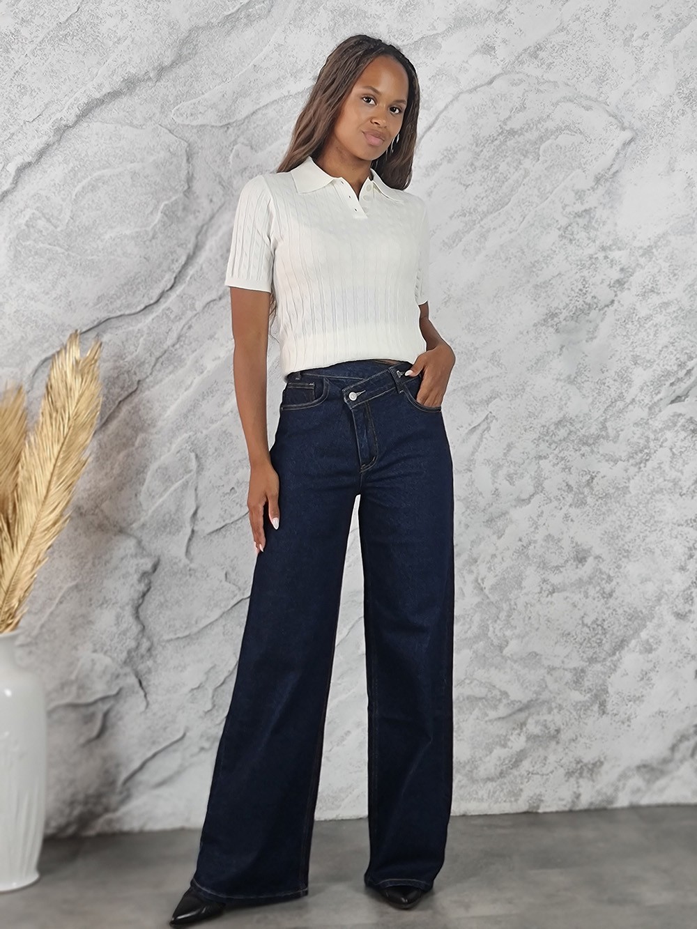 Джинсы ADORA с ассиметричными пуговицами темно-синие, фотография №2