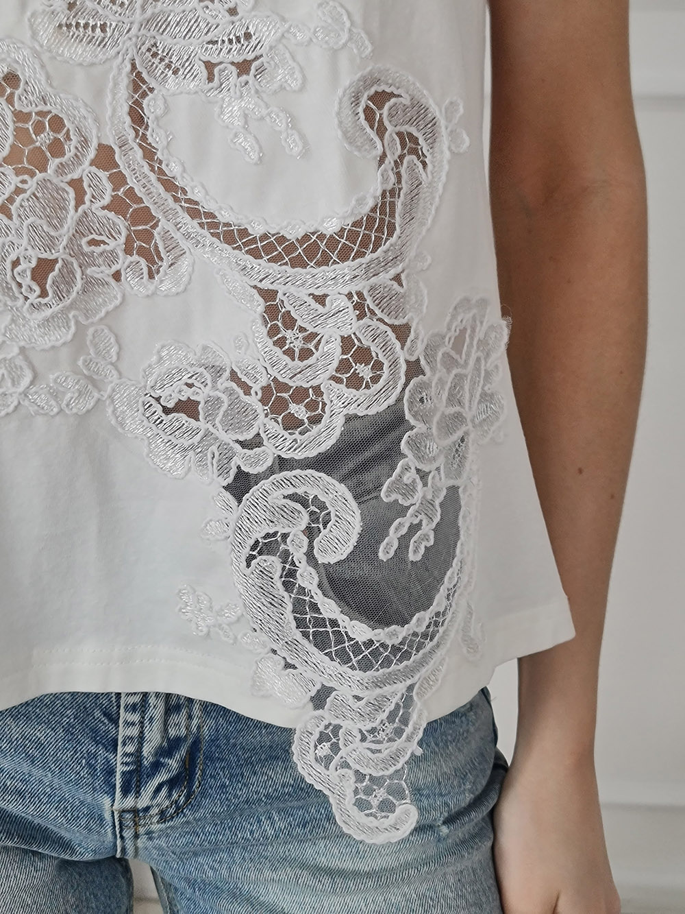 Футболка LAMIAR с кружевной вставкой белая, фотография №4