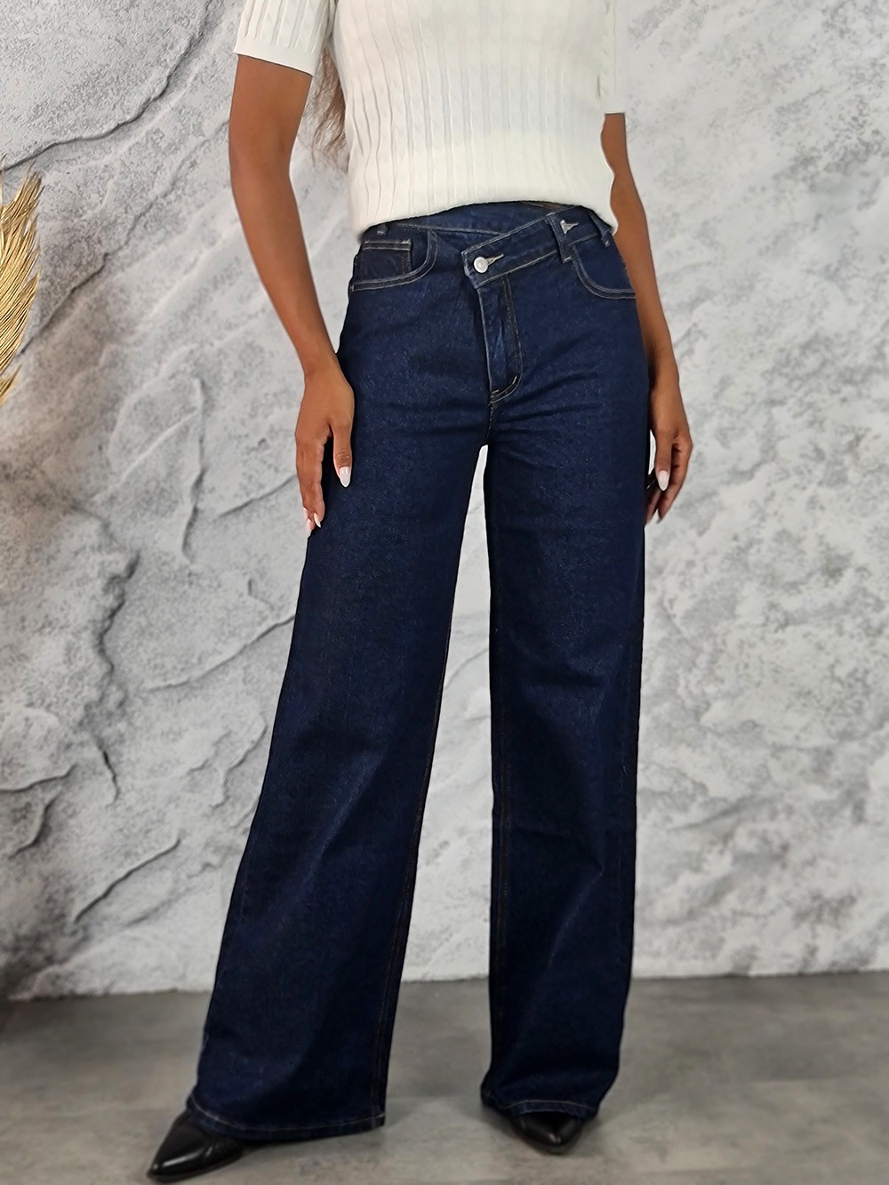 Джинсы ADORA с ассиметричными пуговицами темно-синие, фотография №1