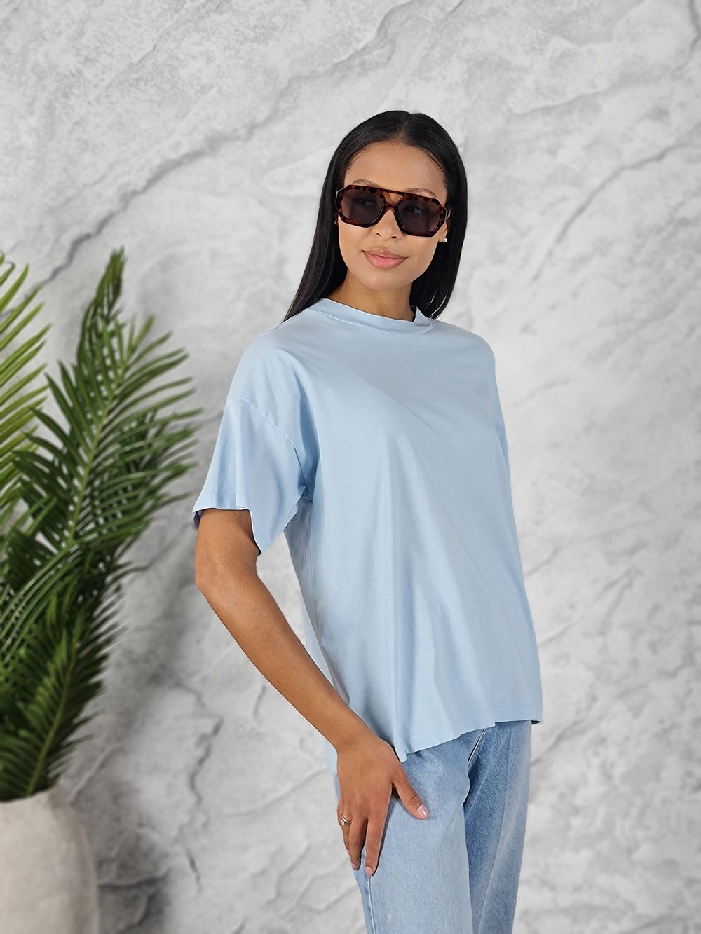 Футболка Vicolo базовая свободного кроя с широким воротом голубая, фотография №2