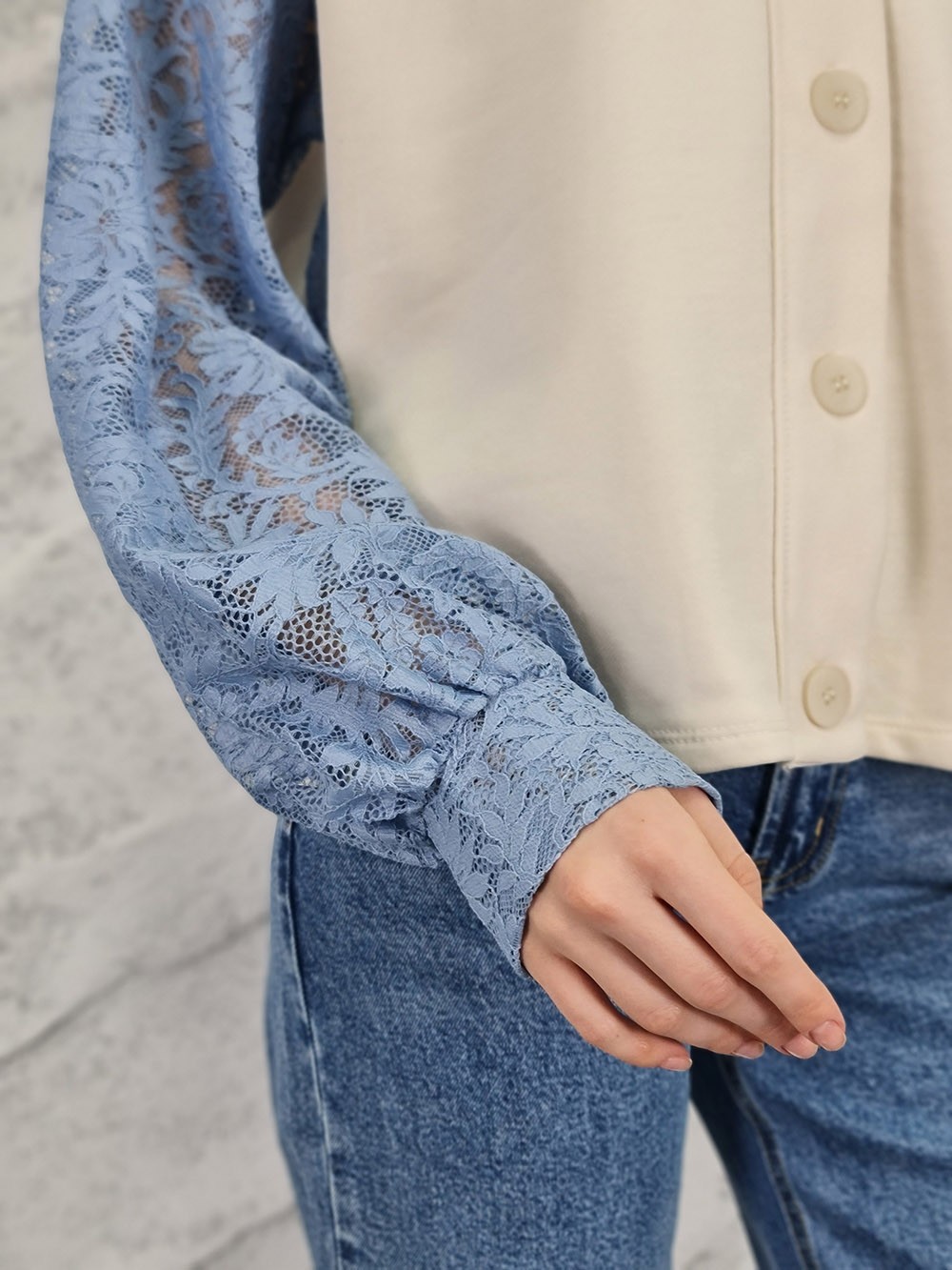 Кардиган MIHO'S голубое кружево на рукавах кремовый, фотография №4