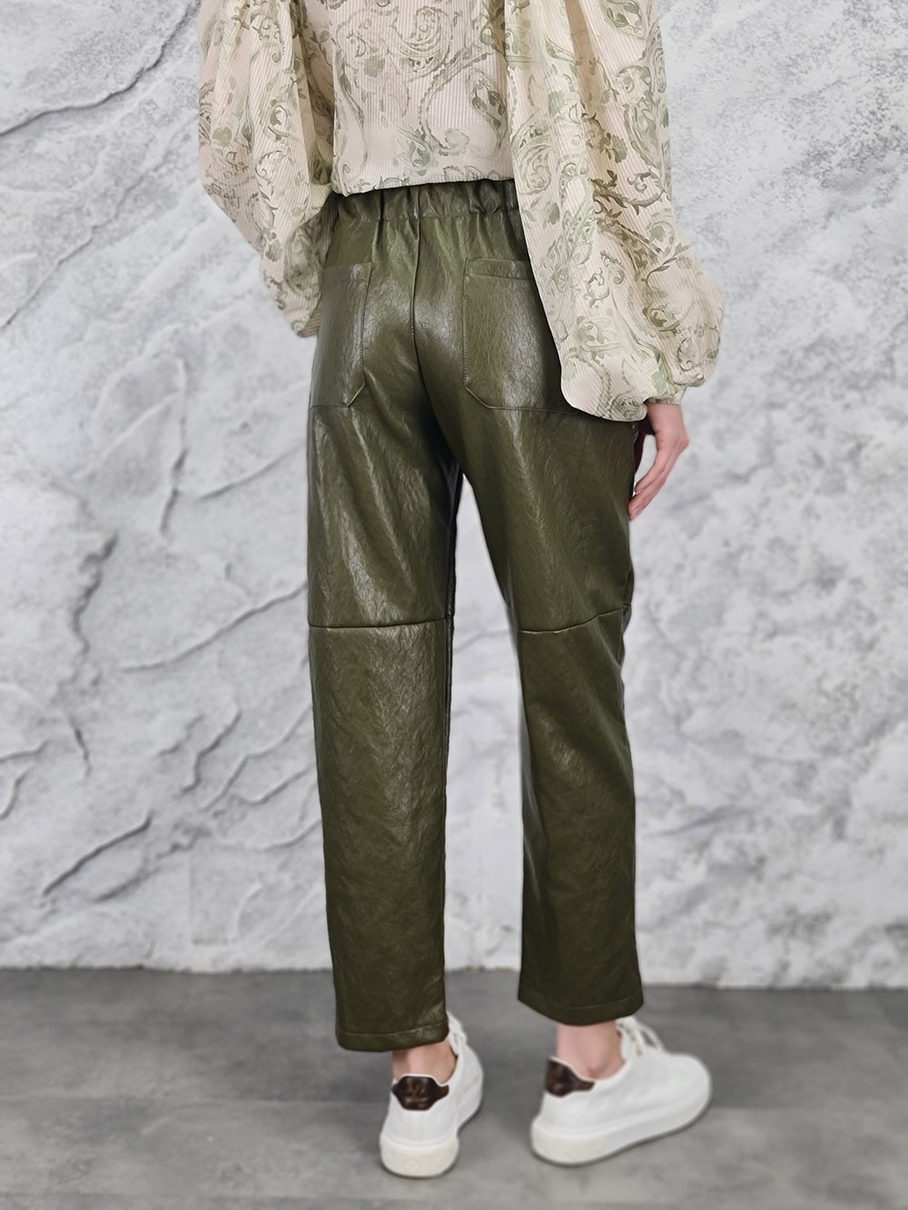 Брюки MIHO'S экокожа на завязках оливка, фотография №4