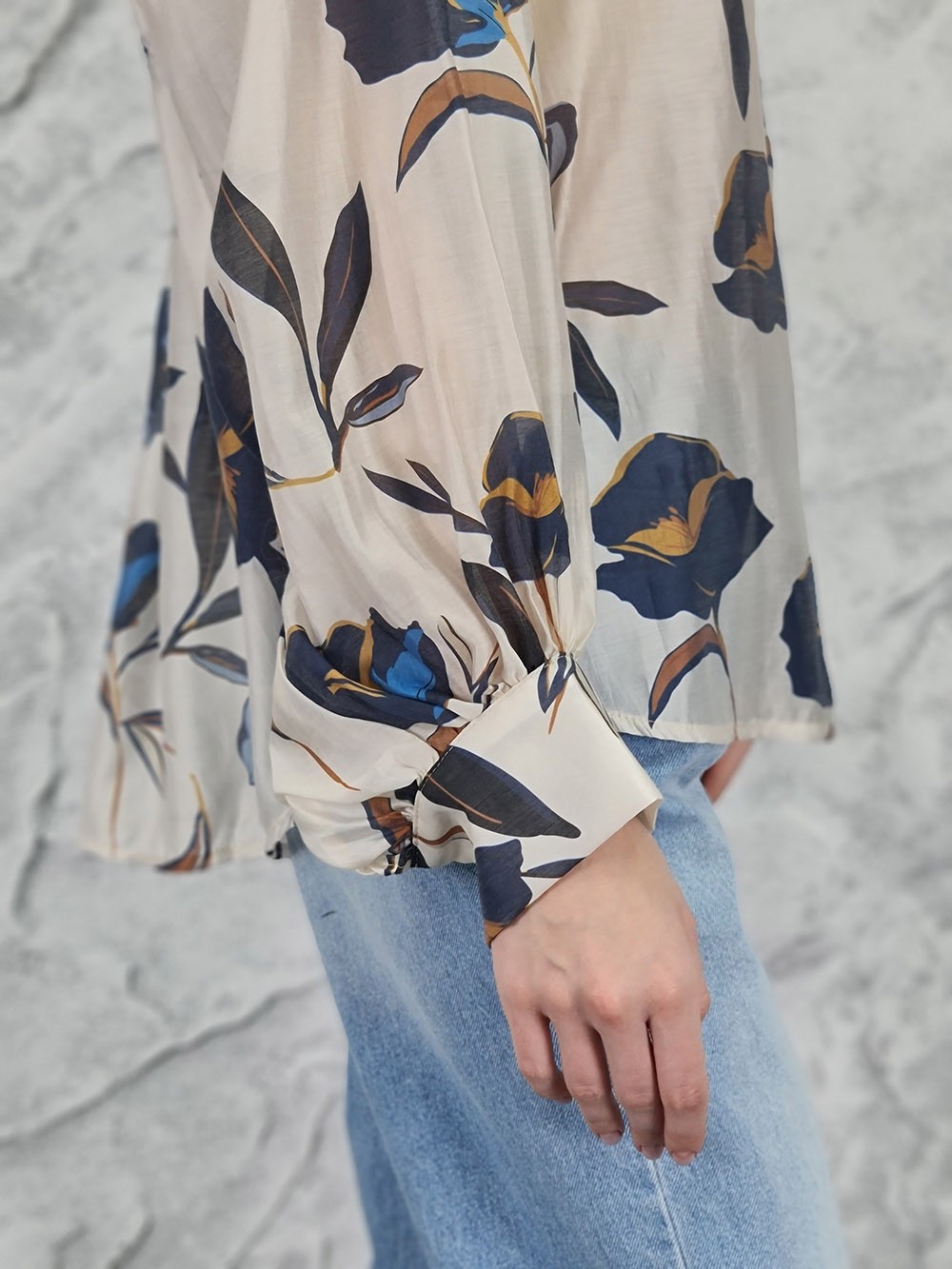 Блузка MIHO'S сине-оранжевый принт цветы кремовая, фотография №3