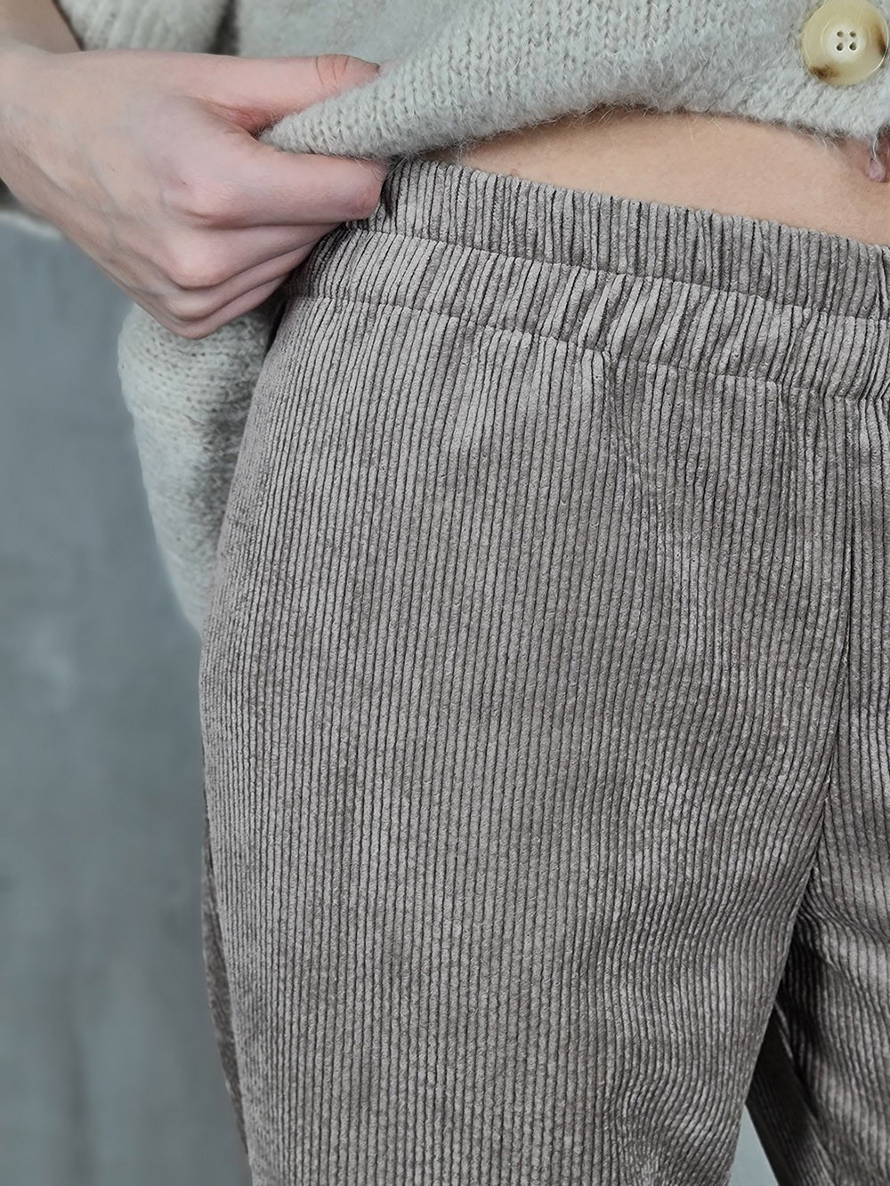 Брюки вельвет Paquito на резинке тауп, фотография №4