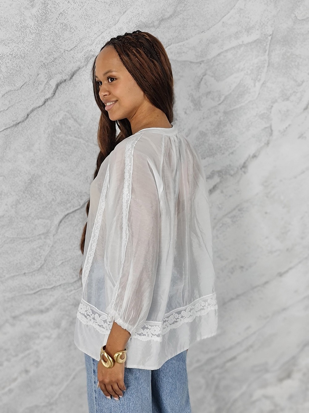 Блузка MIHO'S v вырез кружевные полоски белая, фотография №4