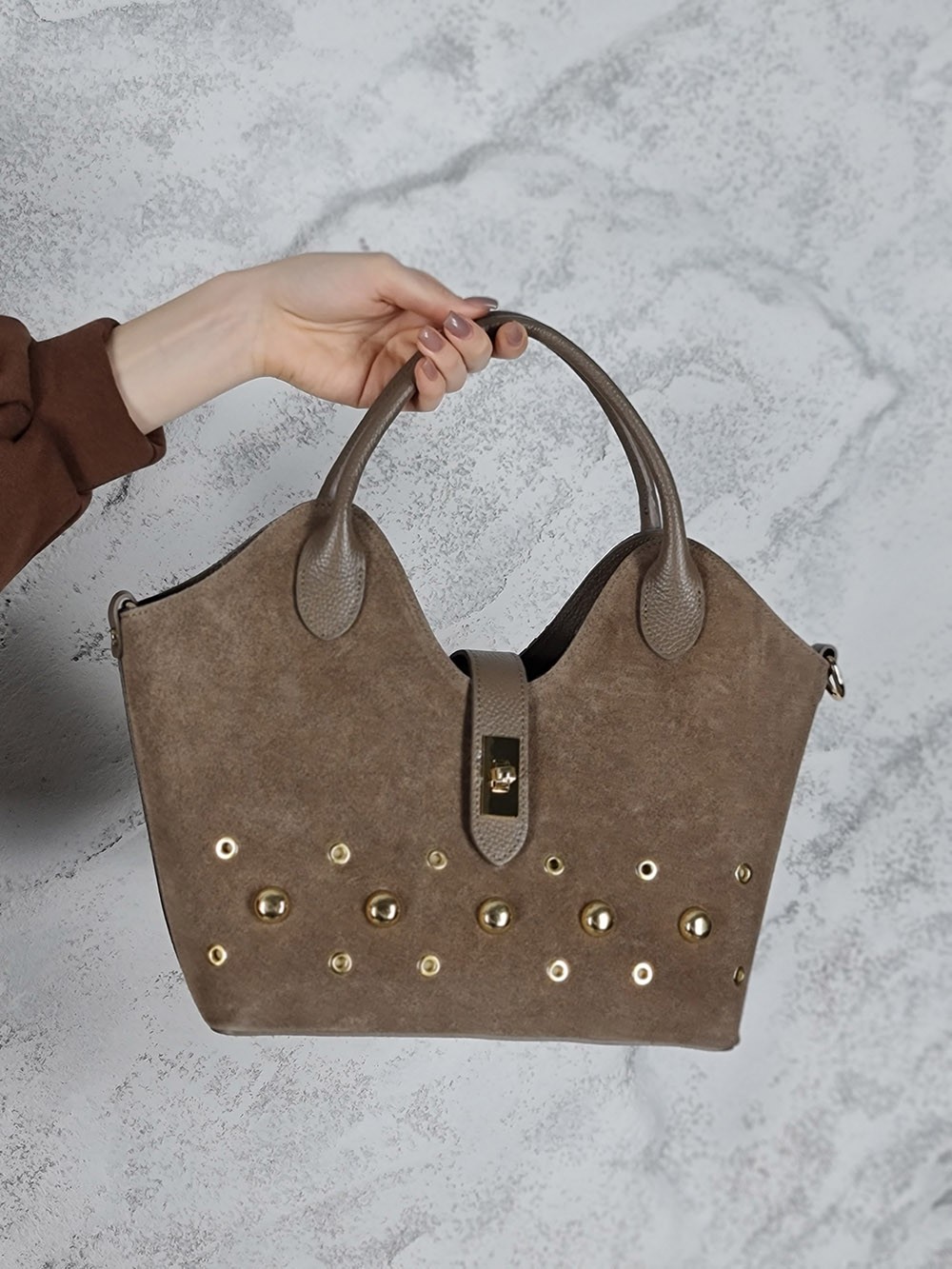 Сумка замша с заклепками бежевая , фотография №1