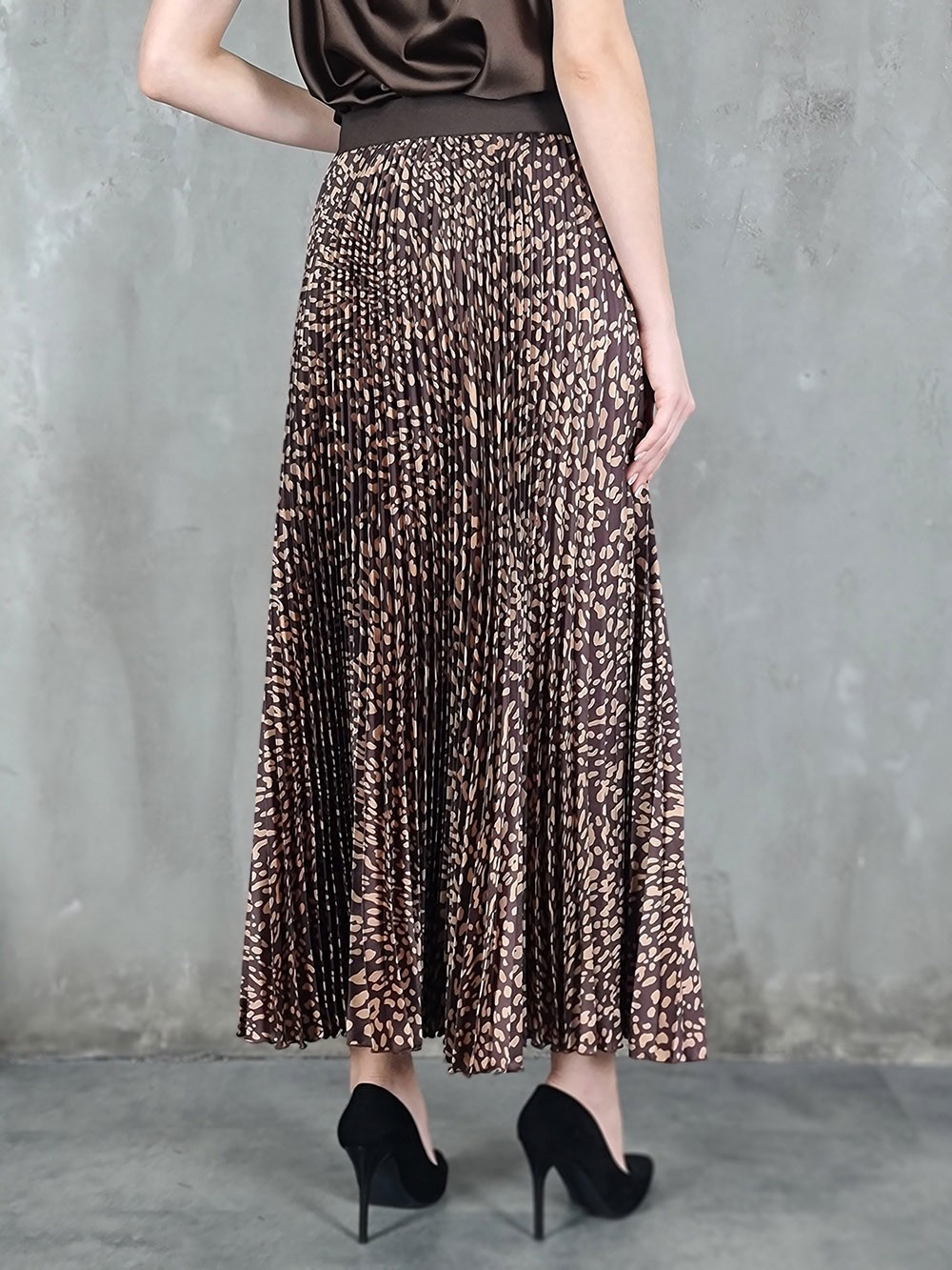 Юбка Imperial на резинке атласная плиссе с пятнистым принтом шоколад, фотография №3