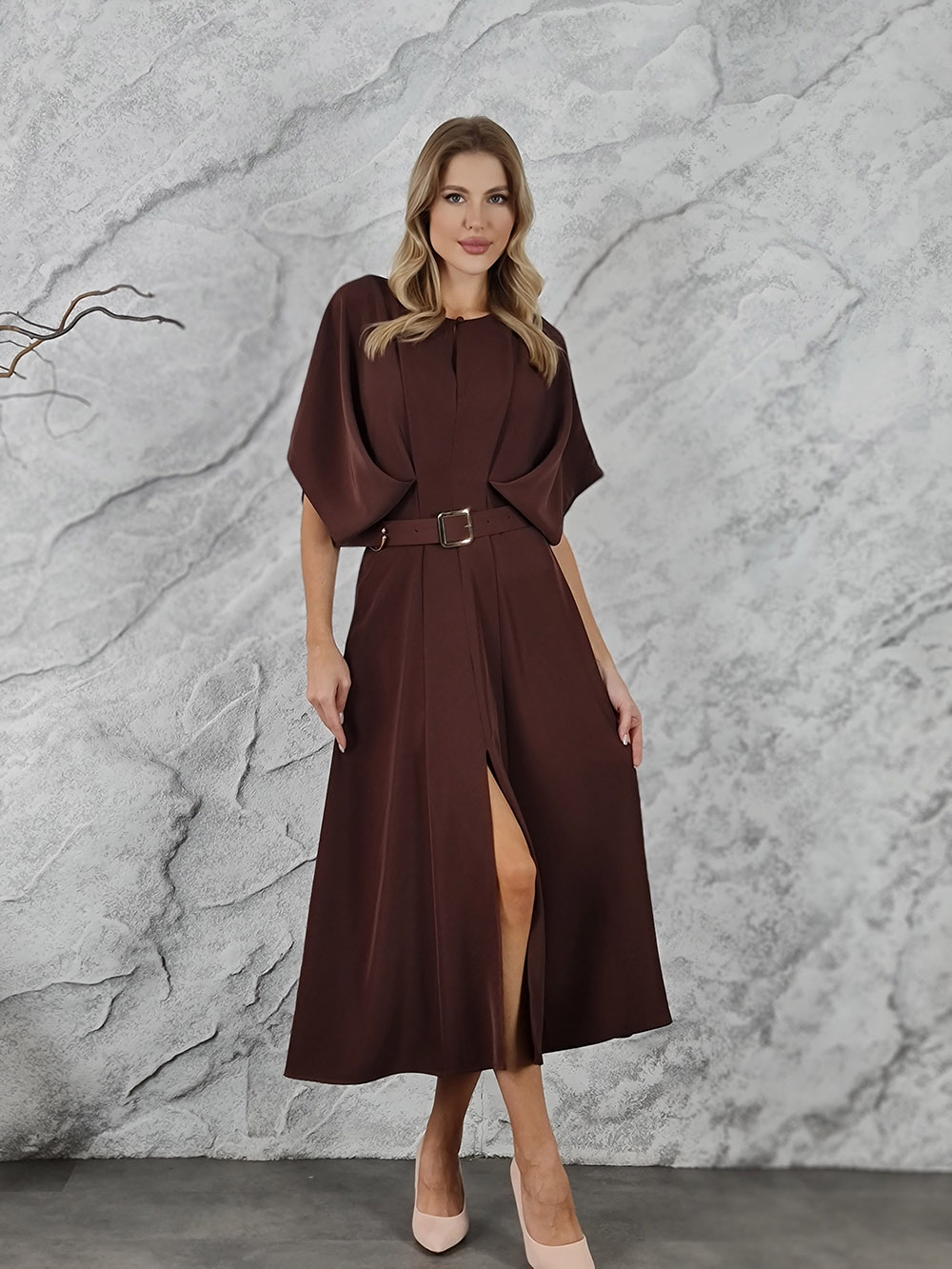 Платье Imperial с поясом и драпировкой макси шоколад, фотография №1