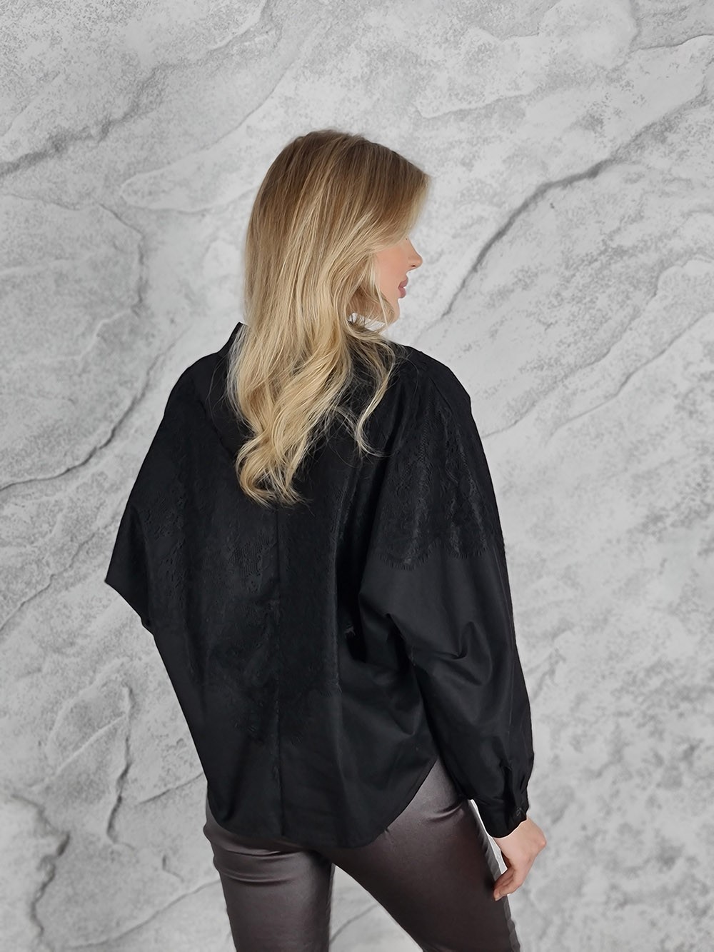 Рубашка BluRoyal с черным кружевом черная, фотография №2