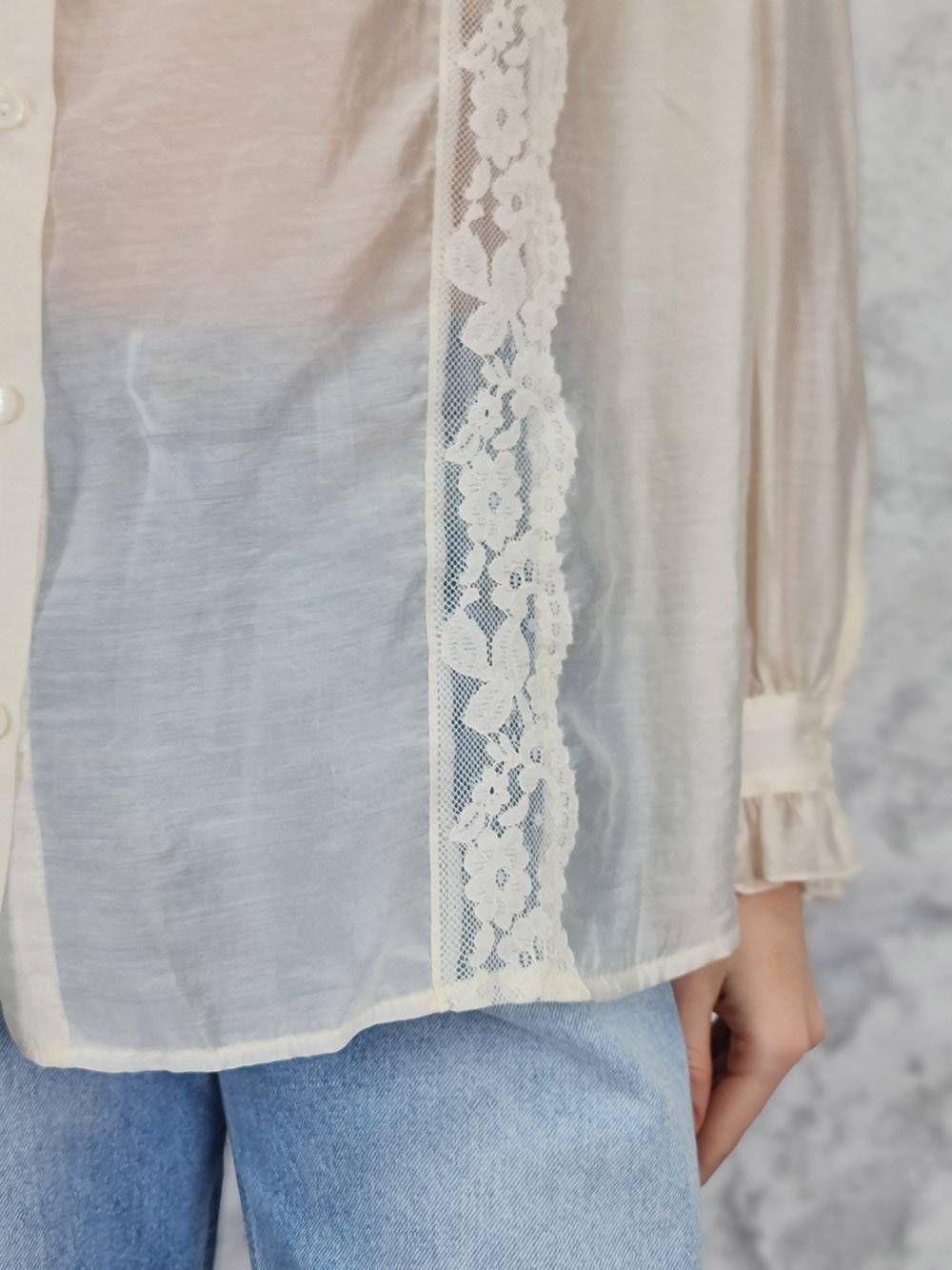 Блузка MIHO'S воротник стойка вертикальные  кружева кремовая, фотография №5