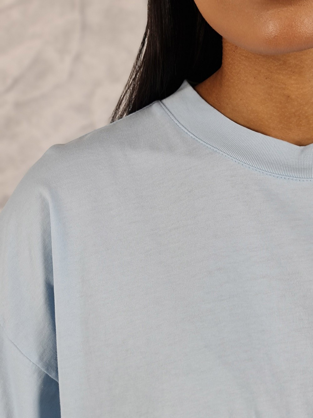 Футболка Vicolo базовая свободного кроя с широким воротом голубая, фотография №4