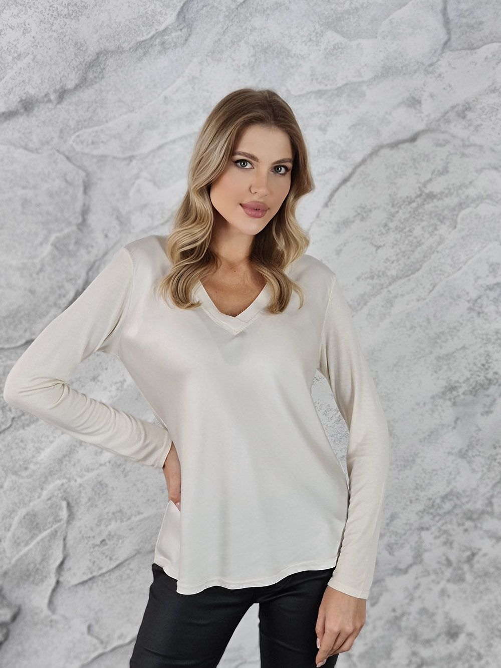 Лонгслив Elegance v-вырез молочный, фотография №1