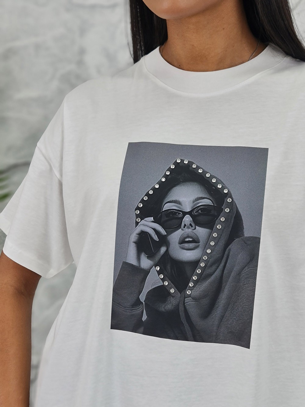 Футболка Vicolo Девушка в капюшоне белая, фотография №4