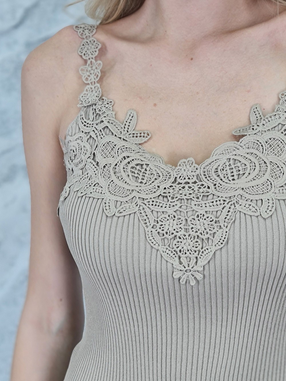 Топ BEAUTY WOMEN с вышивкой на груди бежевый, фотография №4