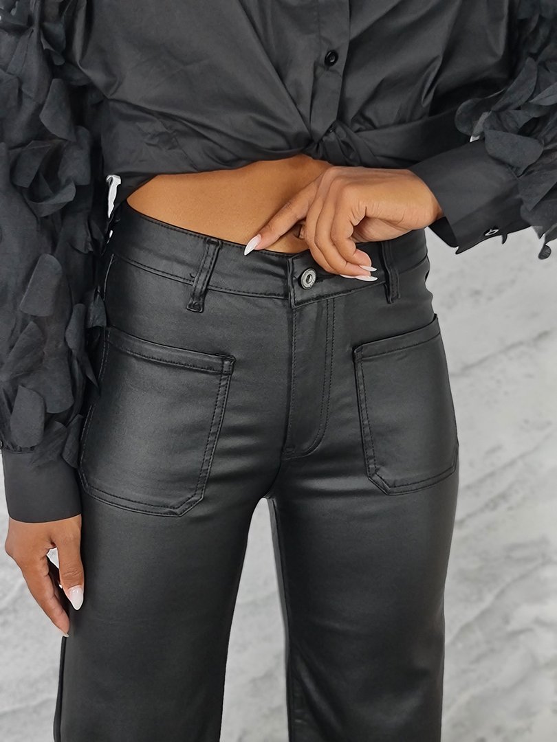 Брюки 3D Denim из экокожи с карманами впереди черные, фотография №3