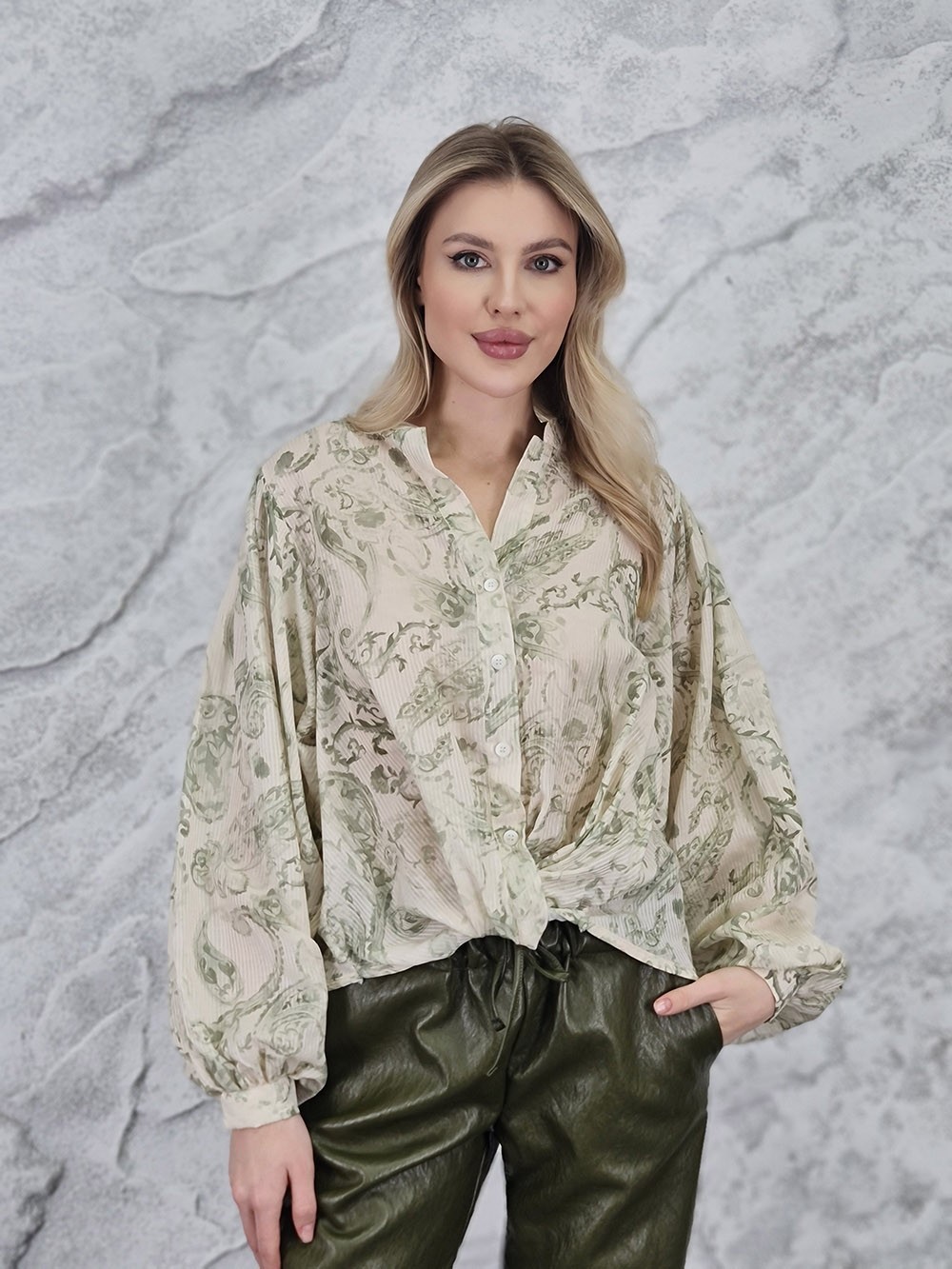 Блузка MIHO'S с зелеными узорами бежевая, фотография №1