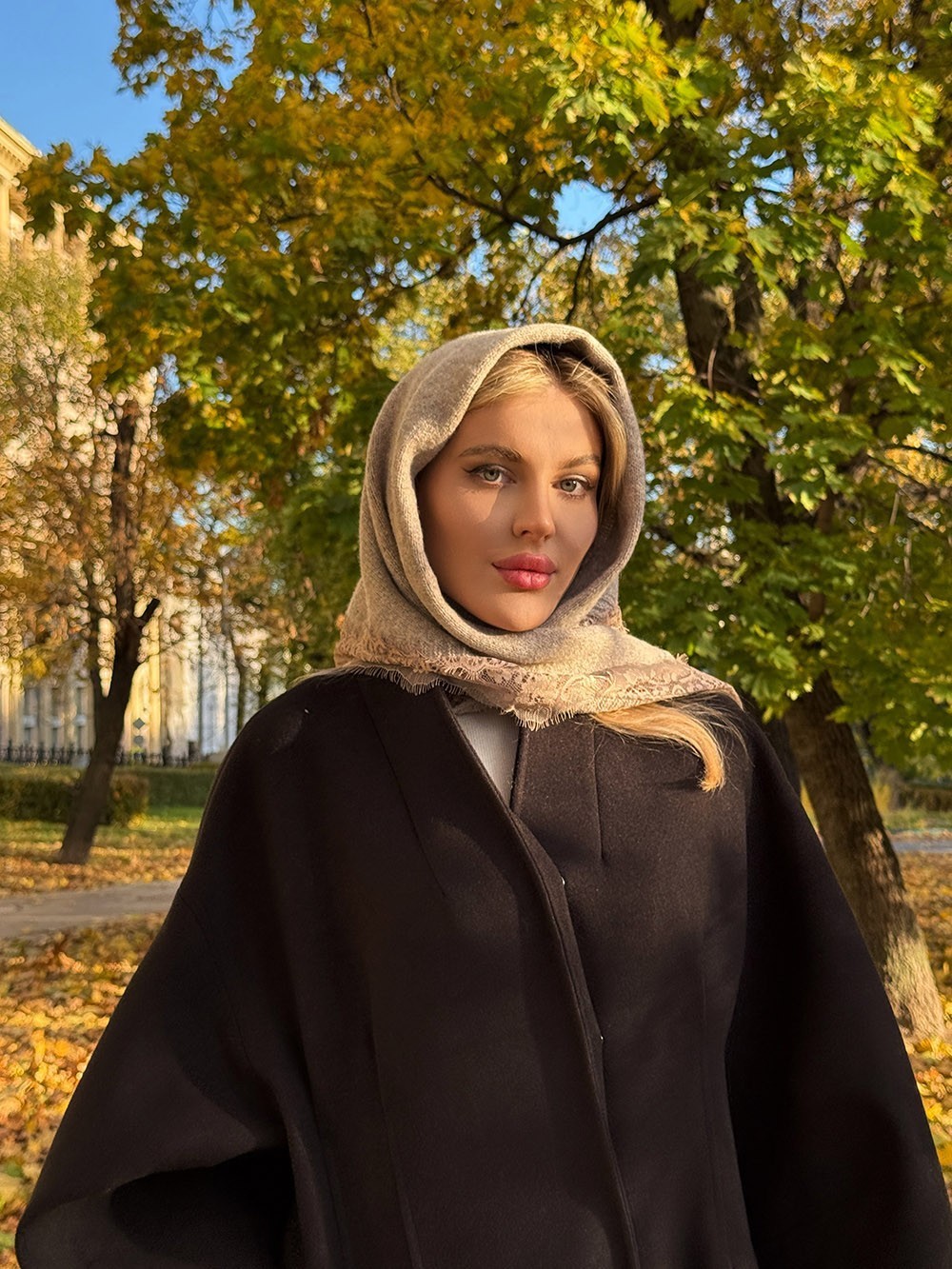 Косынка CASHMERE с кружевом бежевая , фотография №3