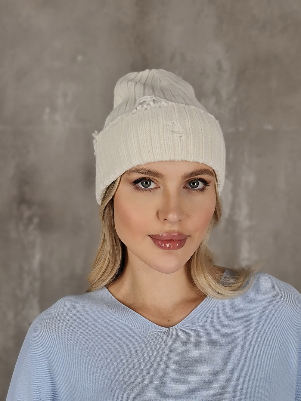 Шапка Vicolo с потёртостями белая , фотография №1