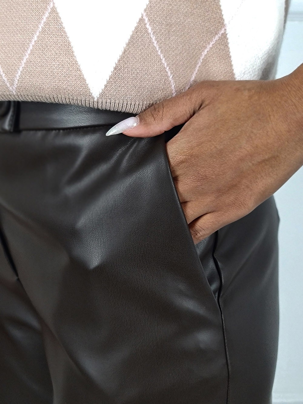 Брюки imperial экокожа на пуговице строчка поперек шоколад, фотография №5