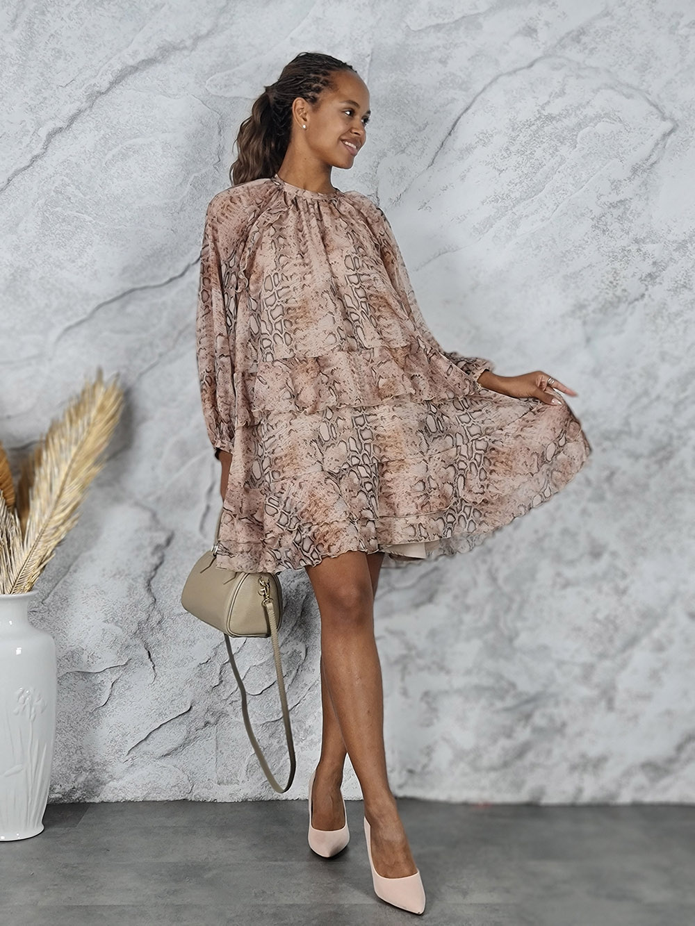 Платье Imperial змеиный принт бежевое, фотография №2