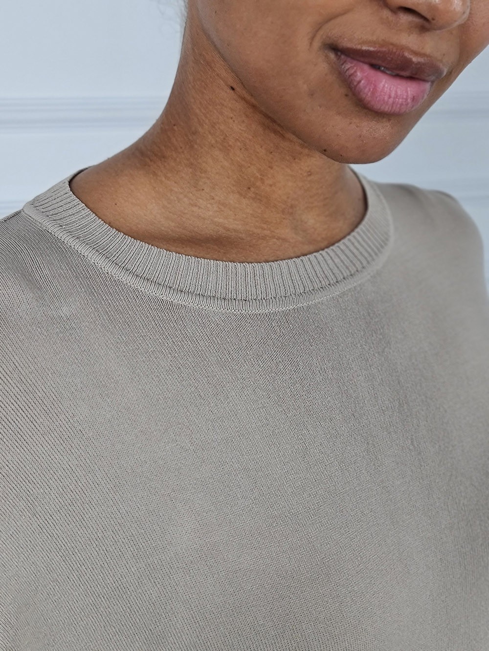 Джемпер BEAUTY WOMEN с вышивкой на рукавах бежевый , фотография №4