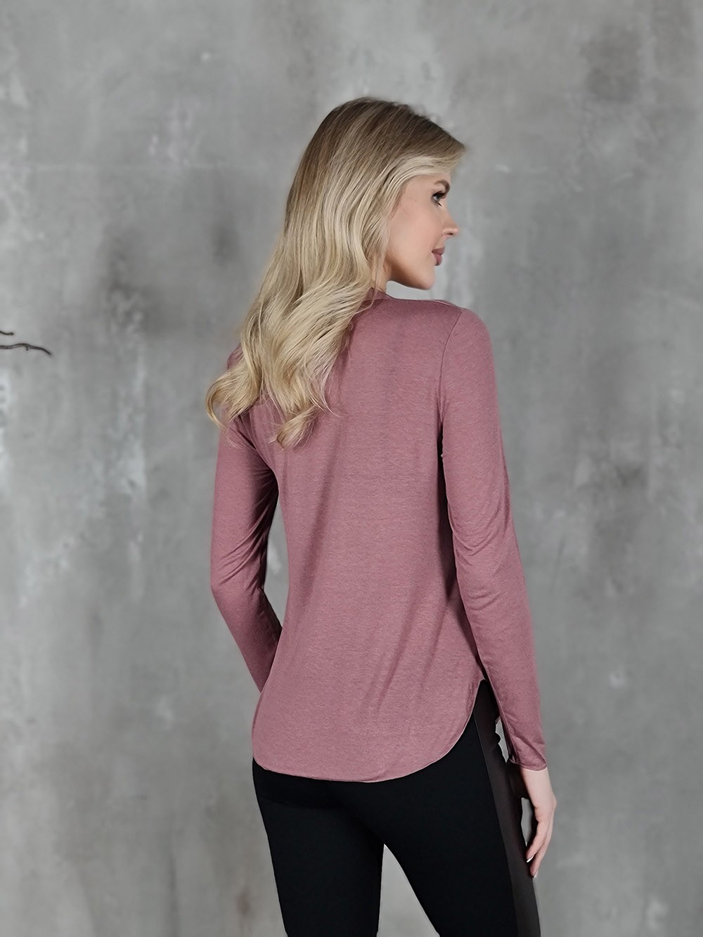 Лонгслив с пуговками на вырезе пудра, фотография №3