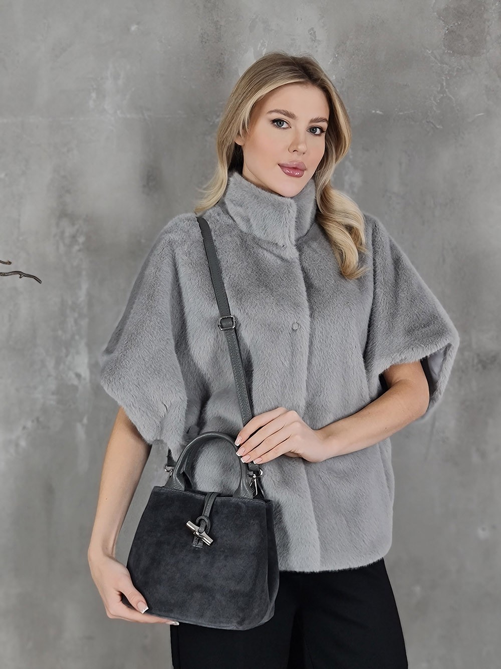 Сумка маленькая с серебряным декором серая, фотография №3